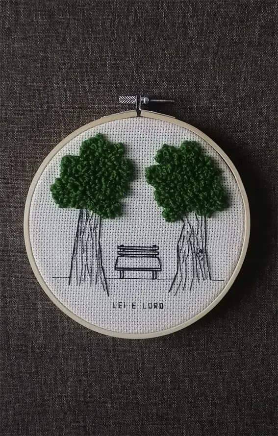 Lei e loro (panchina alberi)